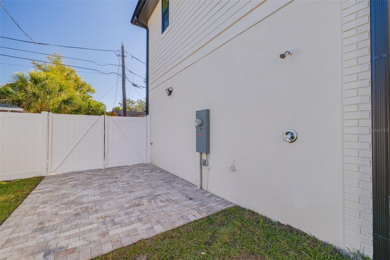 921 12th Street N, Saint Petersburg, FL 33705 Photo