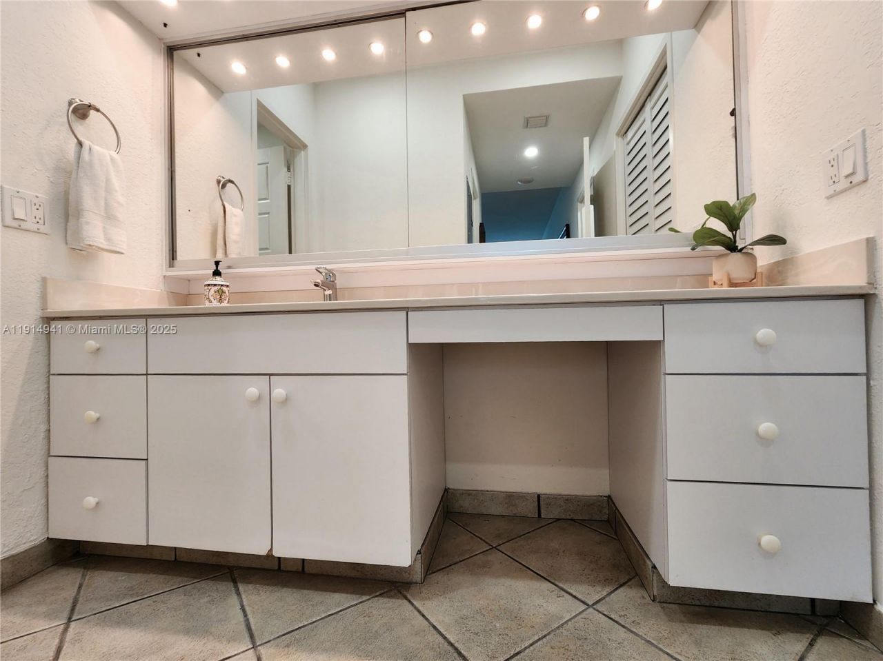 3505 S Ocean Dr, Unit 1202, Hollywood, FL 33019 Photo