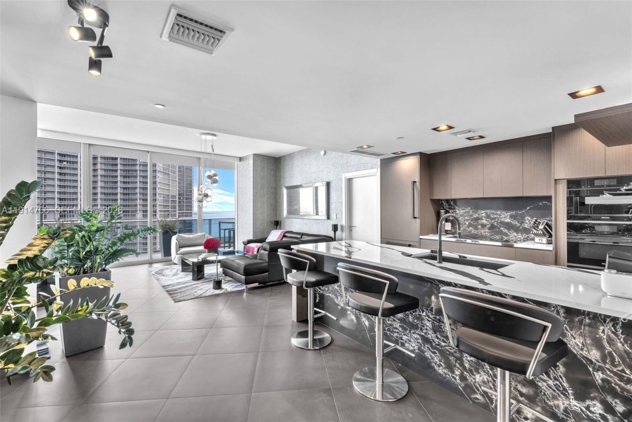 200 Biscayne Boulevard Way, Unit 4408, Miami, FL 33131 Photo