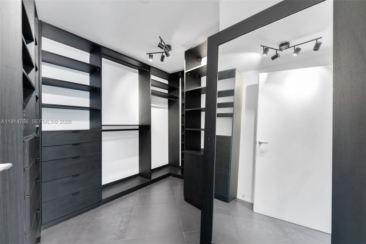 200 Biscayne Boulevard Way, Unit 4408, Miami, FL 33131 Photo