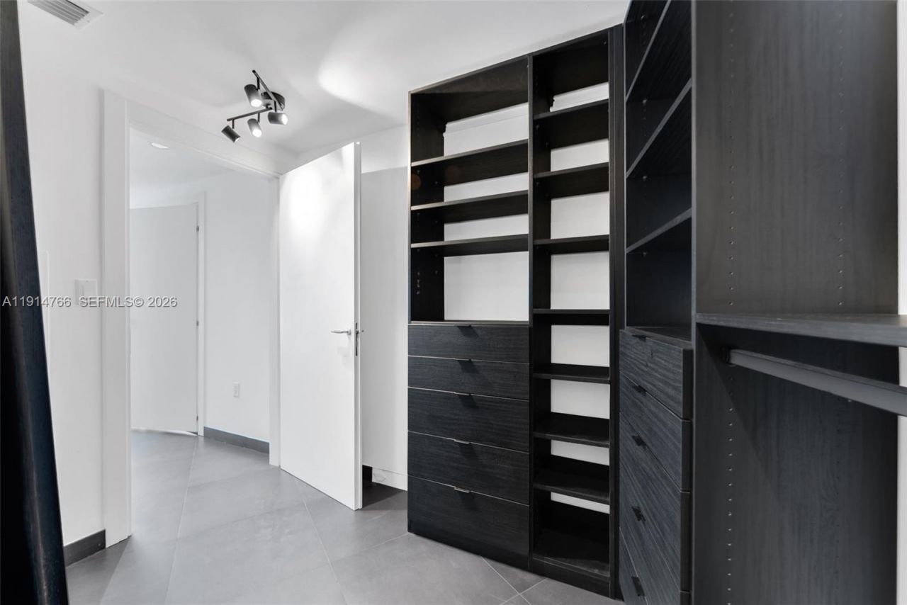 200 Biscayne Boulevard Way, Unit 4408, Miami, FL 33131 Photo