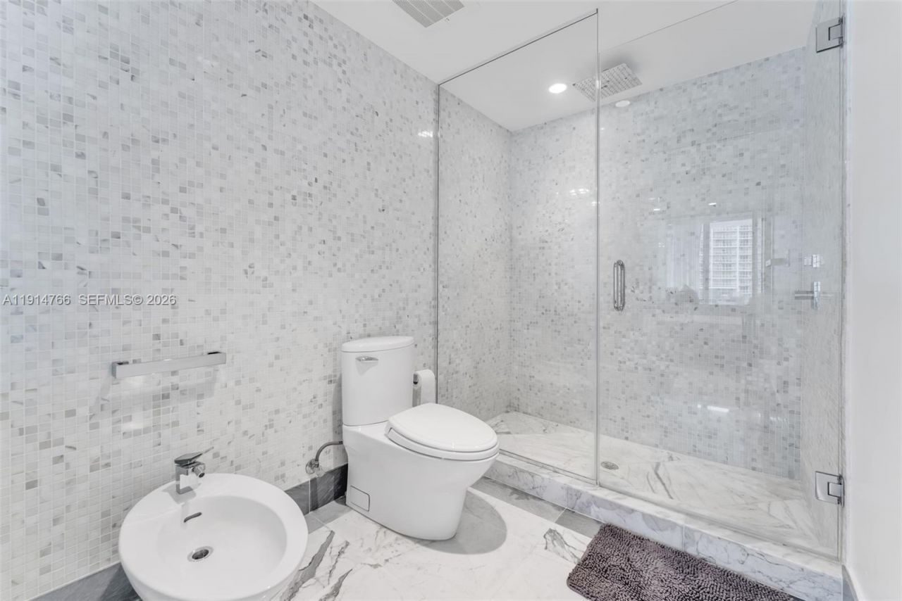 200 Biscayne Boulevard Way, Unit 4408, Miami, FL 33131 Photo