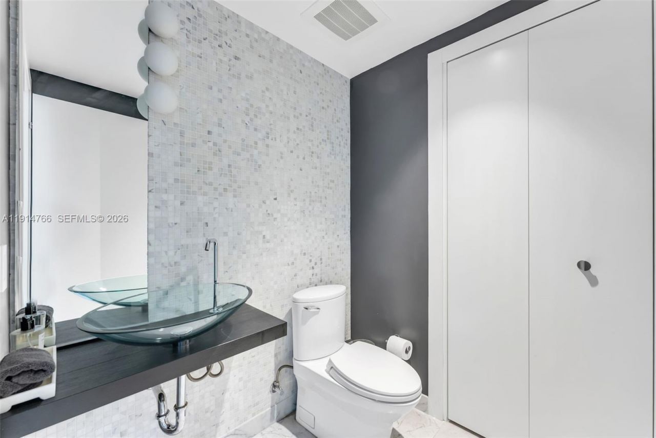 200 Biscayne Boulevard Way, Unit 4408, Miami, FL 33131 Photo