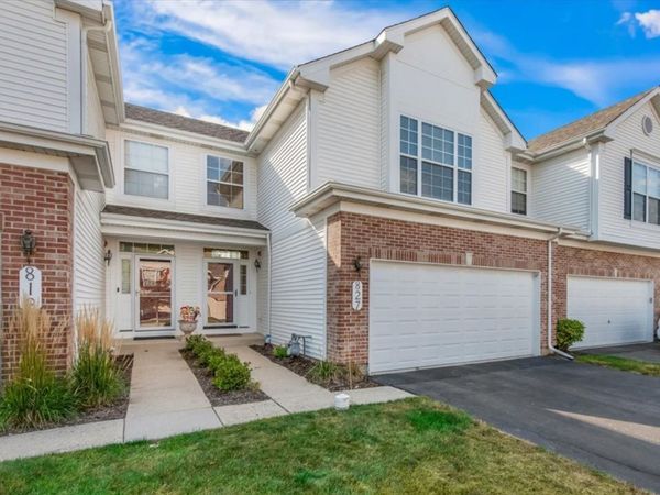 827 Riding Lane, Unit 827, St. Charles, IL 60174
