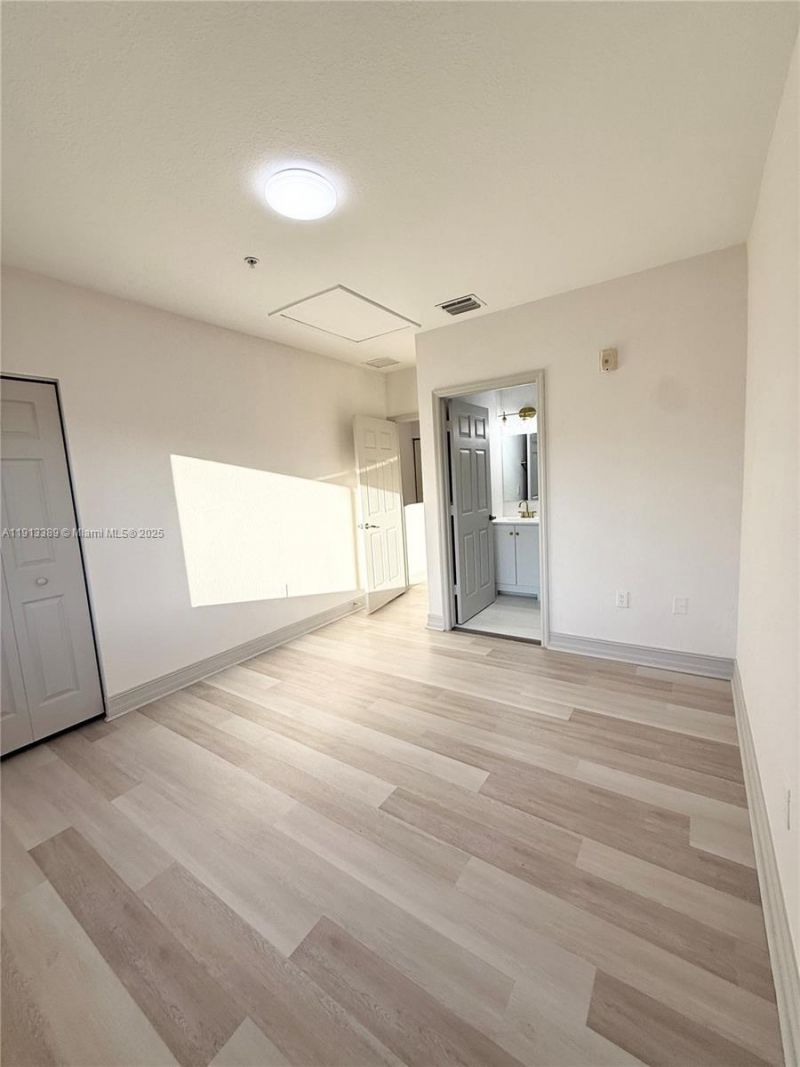 7991 NW 8th St, Unit 113B, Miami, FL 33126 Photo