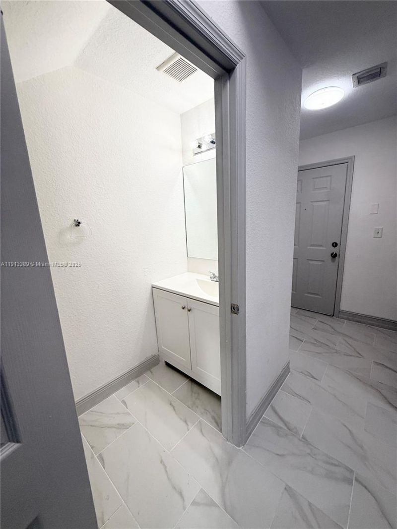 7991 NW 8th St, Unit 113B, Miami, FL 33126 Photo