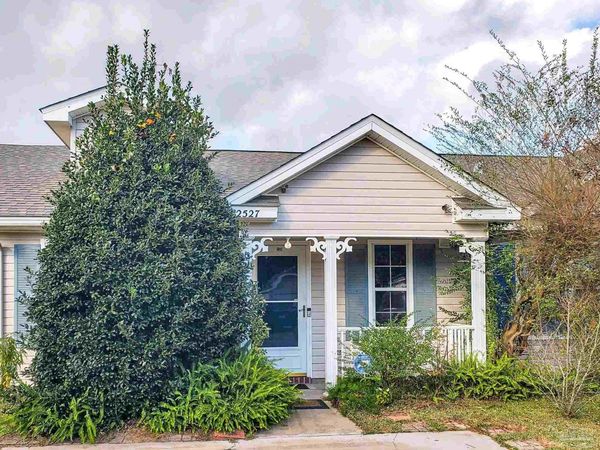 2527 Trailwood Dr, Cantonment, FL 32533