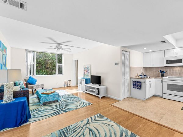 1810 New Palm Way, Unit 216, Boynton Beach, FL 33435