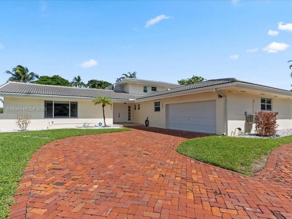 1961 NE 188th St, Miami, FL 33179