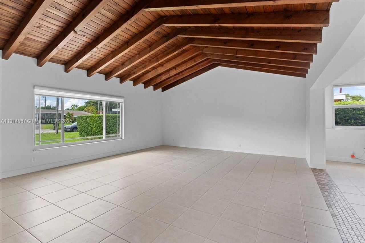 1961 NE 188th St, Miami, FL 33179 Photo