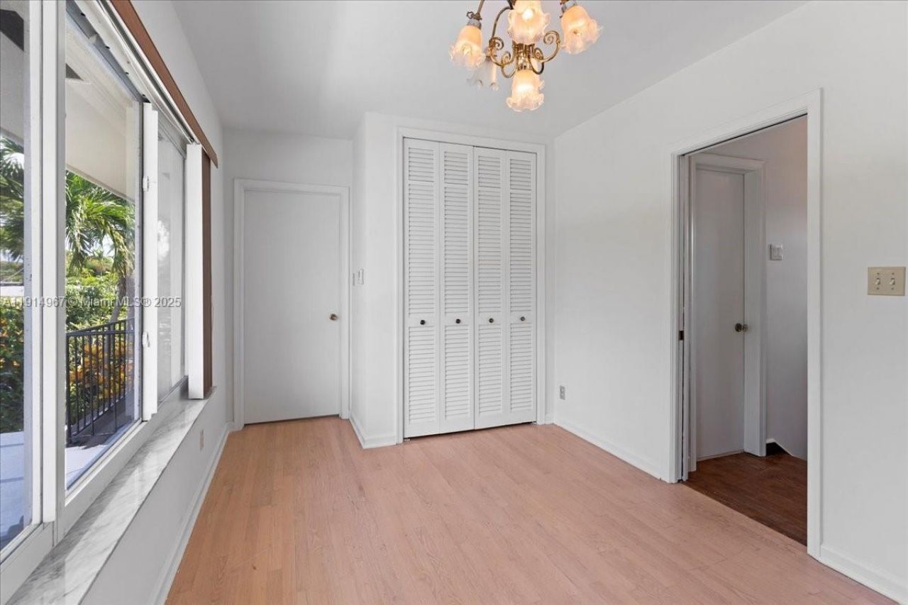 1961 NE 188th St, Miami, FL 33179 Photo