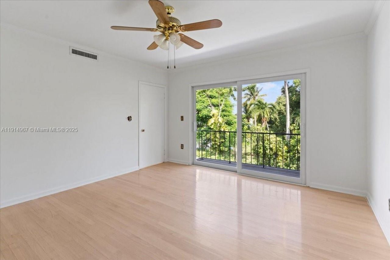 1961 NE 188th St, Miami, FL 33179 Photo