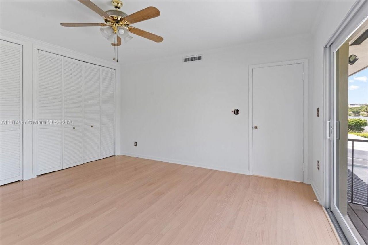 1961 NE 188th St, Miami, FL 33179 Photo