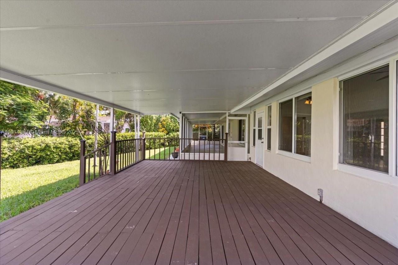 1961 NE 188th St, Miami, FL 33179 Photo