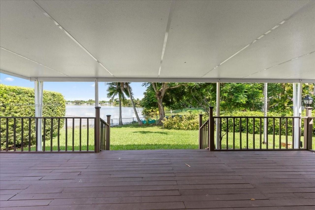 1961 NE 188th St, Miami, FL 33179 Photo