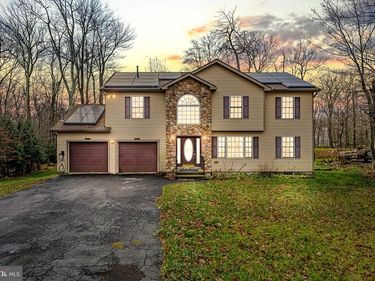 2127 WARWICK CIRCLE, TOBYHANNA, PA 18466