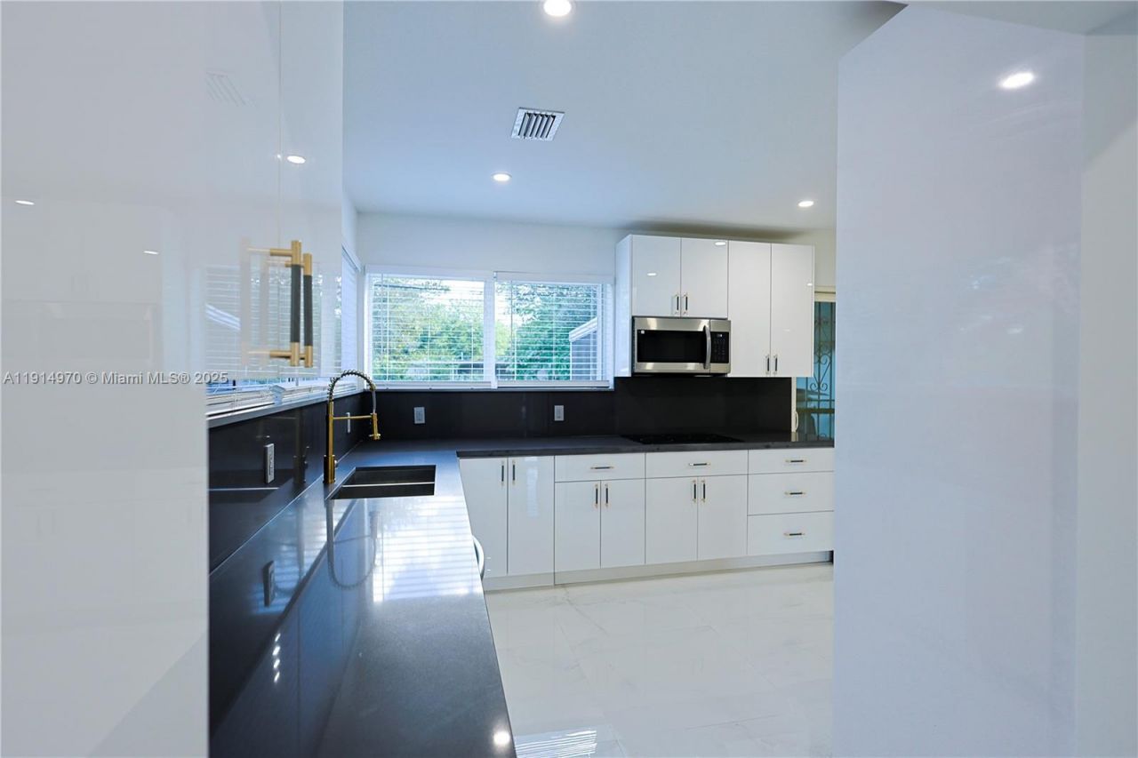 720 NE 143rd St, North Miami, FL 33161 Photo