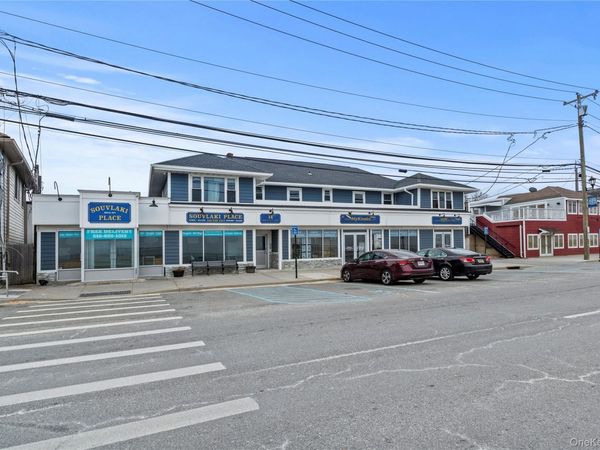 14 Bayville Avenue, Unit 4, Bayville, NY 11709