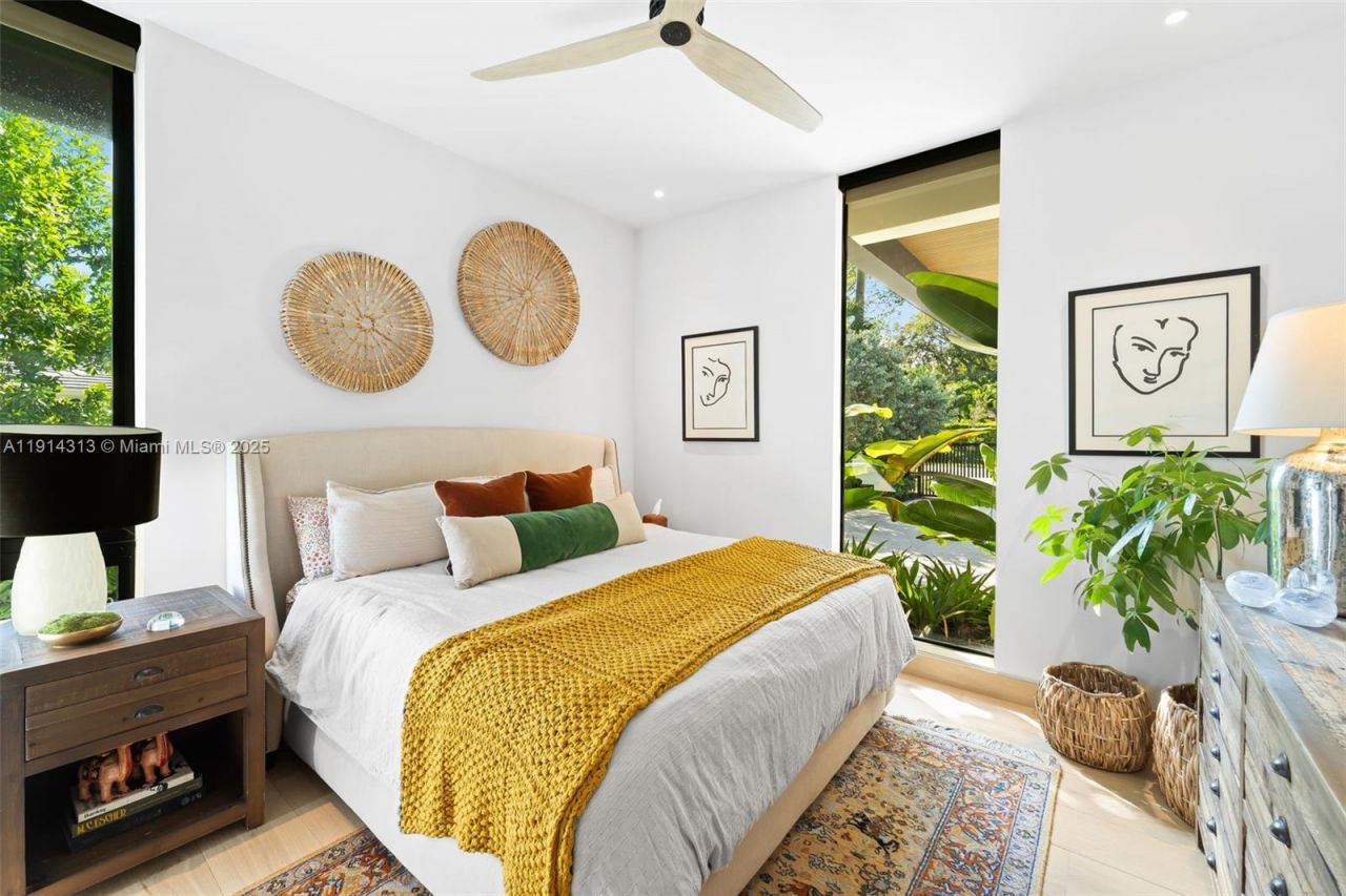 8625 NE 10th Ave, Miami, FL 33138 Photo