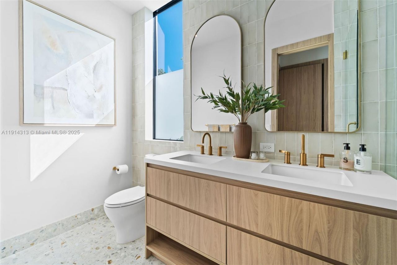 8625 NE 10th Ave, Miami, FL 33138 Photo