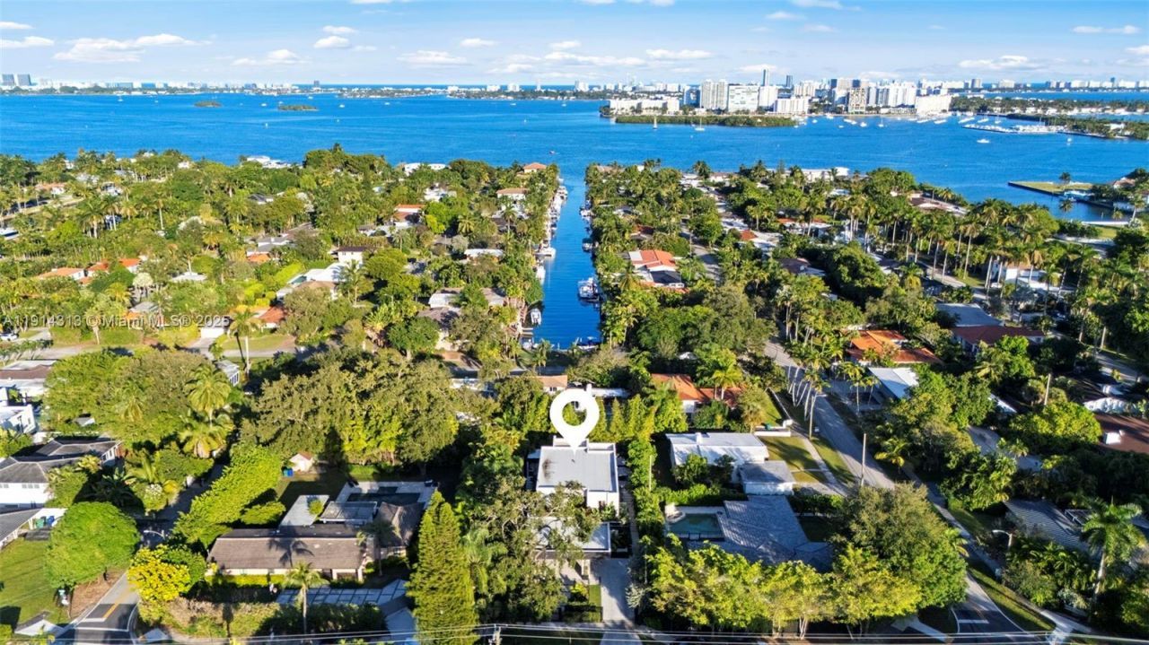 8625 NE 10th Ave, Miami, FL 33138 Photo