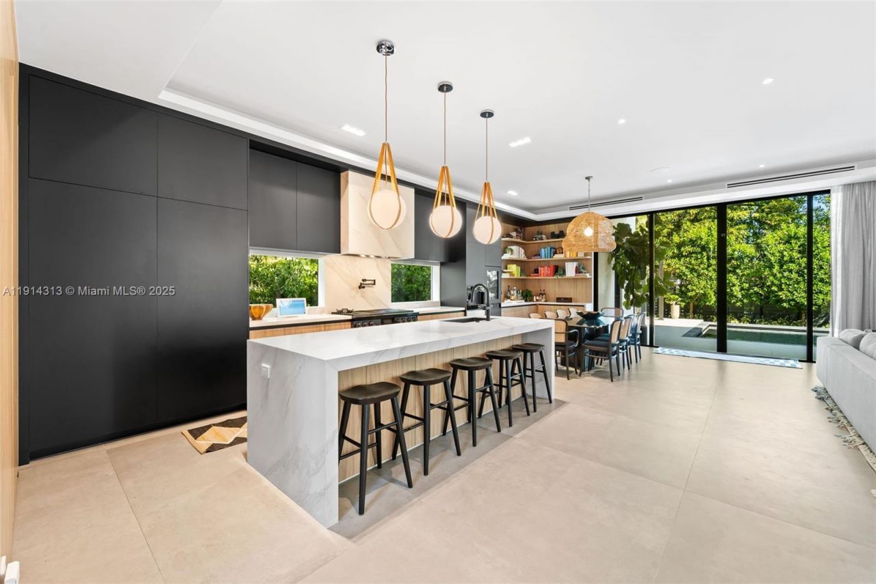 8625 NE 10th Ave, Miami, FL 33138 Photo