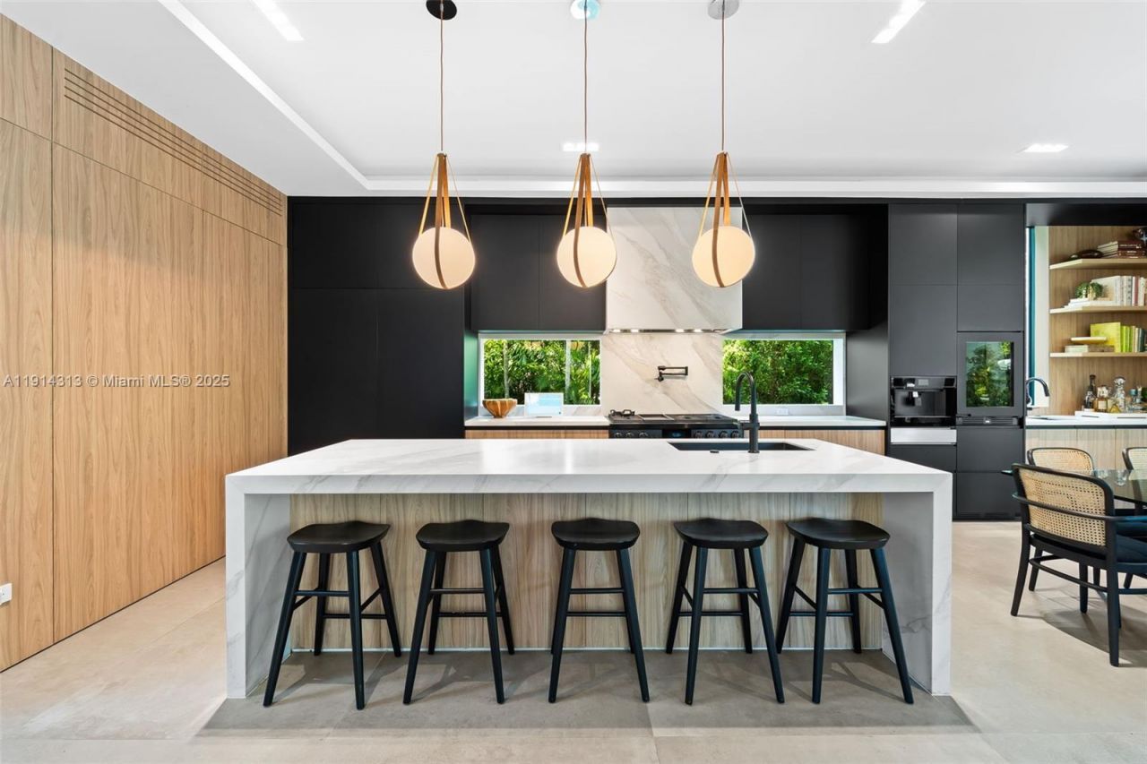 8625 NE 10th Ave, Miami, FL 33138 Photo