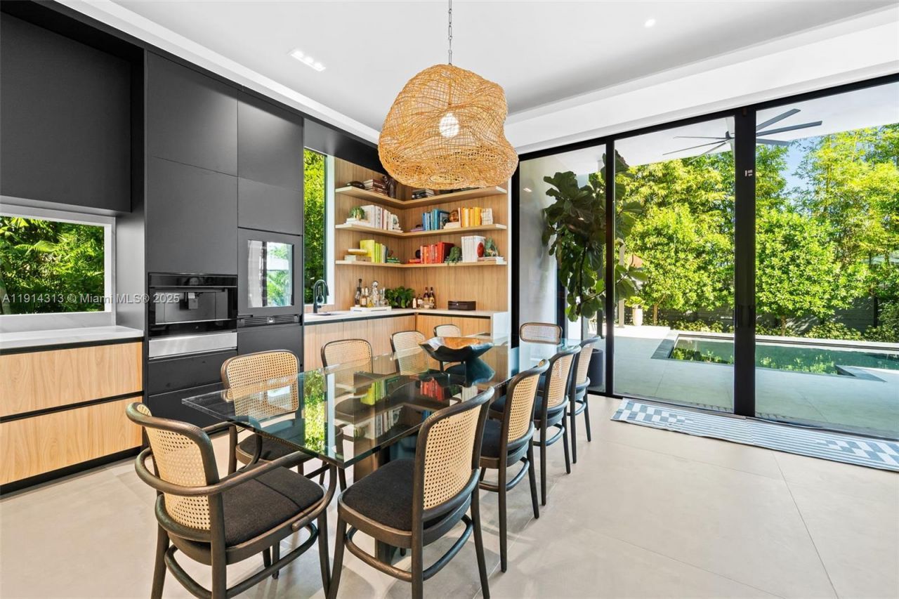 8625 NE 10th Ave, Miami, FL 33138 Photo