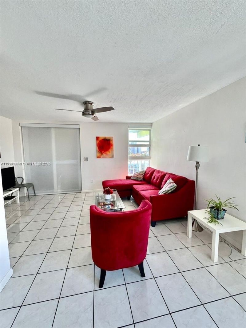 8001 Crespi Blvd, Unit 6D, Miami Beach, FL 33141 Photo