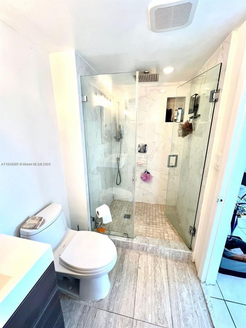 8001 Crespi Blvd, Unit 6D, Miami Beach, FL 33141 Photo