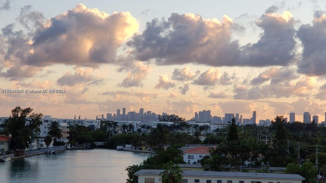 8001 Crespi Blvd, Unit 6D, Miami Beach, FL 33141 Photo