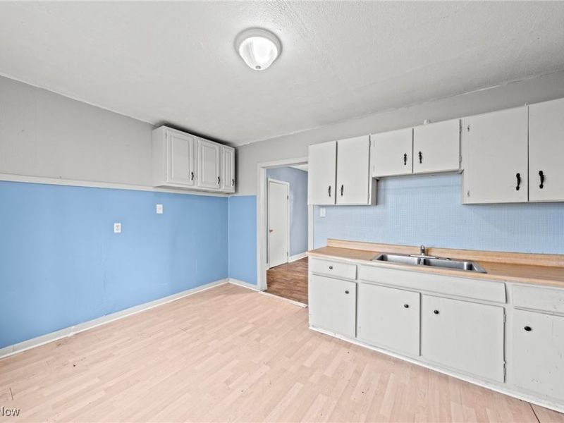 379 Homestead Street, Akron, OH 44306 Photo 15