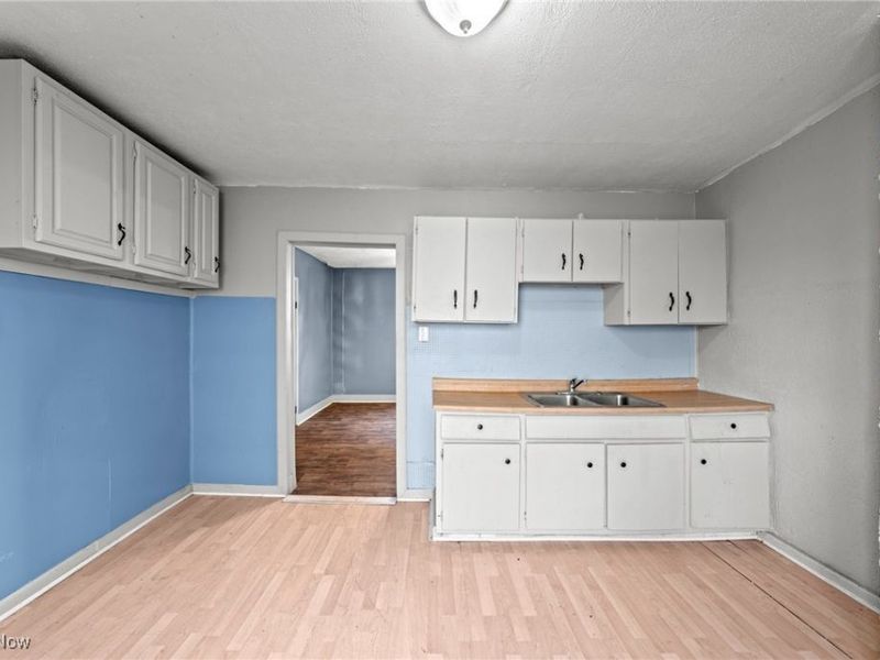 379 Homestead Street, Akron, OH 44306 Photo 18