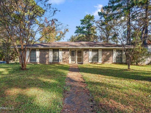 100 Abby Oak Drive, Clinton, MS 39056