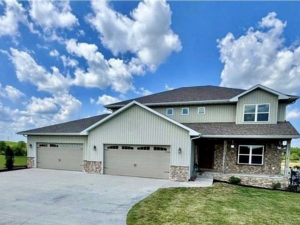 9174 207 Avenue, Anamosa, IA 52205