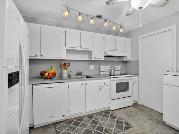 3050 NE 16th Ave, Unit 407, Oakland Park, FL 33334