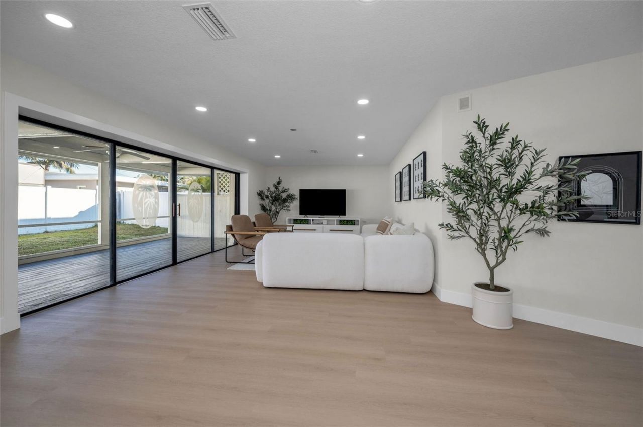 1695 Clearwater Harbor Drive, Largo, FL 33770 Photo