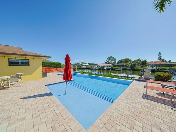 914 CHIPAWAY DRIVE, APOLLO BEACH, FL 33572