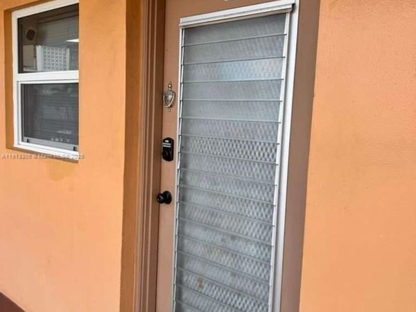 3001 NW 46th Ave, Unit 207, Lauderdale Lakes, FL 33313