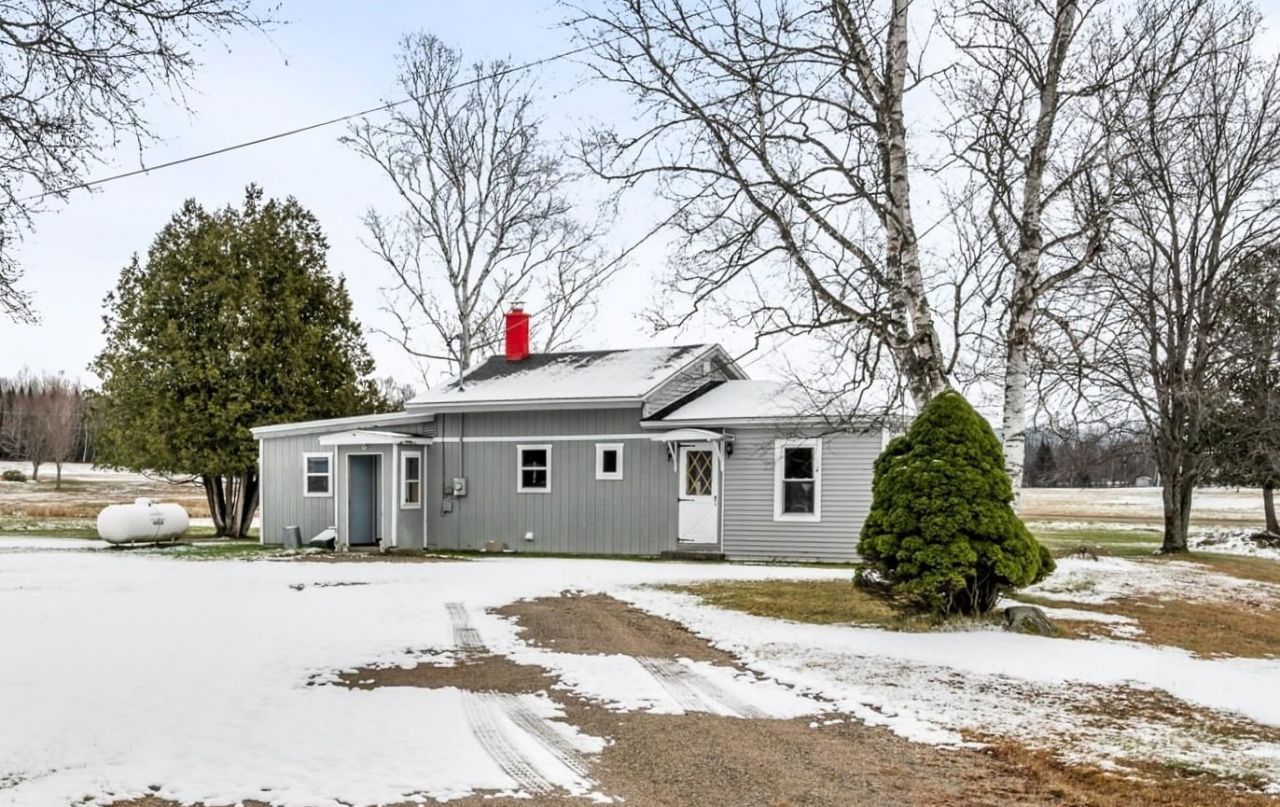 1420 East Side River Road Dummer, NH 03588