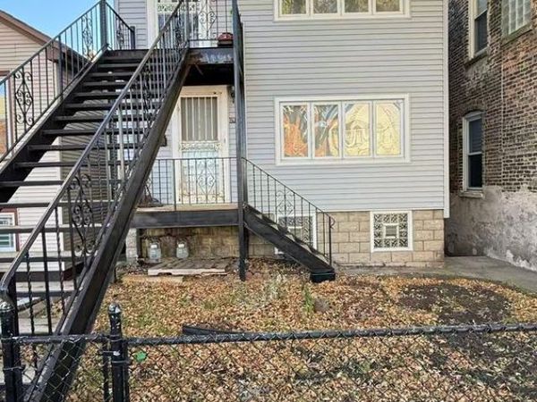 2925 S SHIELDS Avenue, Chicago, IL 60616