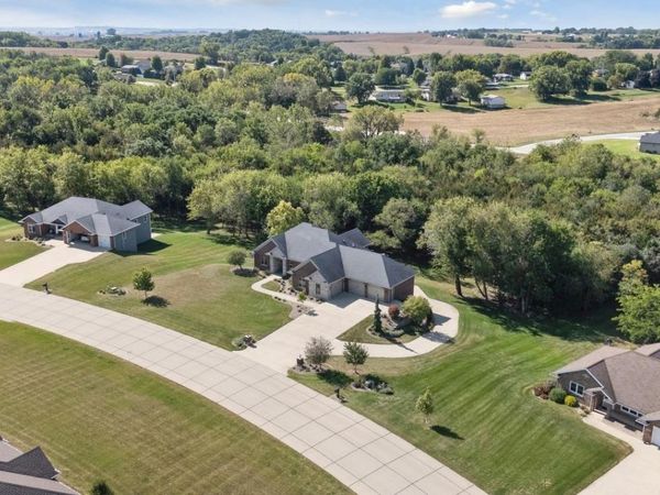 2038 Cedar Hill Ave SE , Dyersville, IA 52040