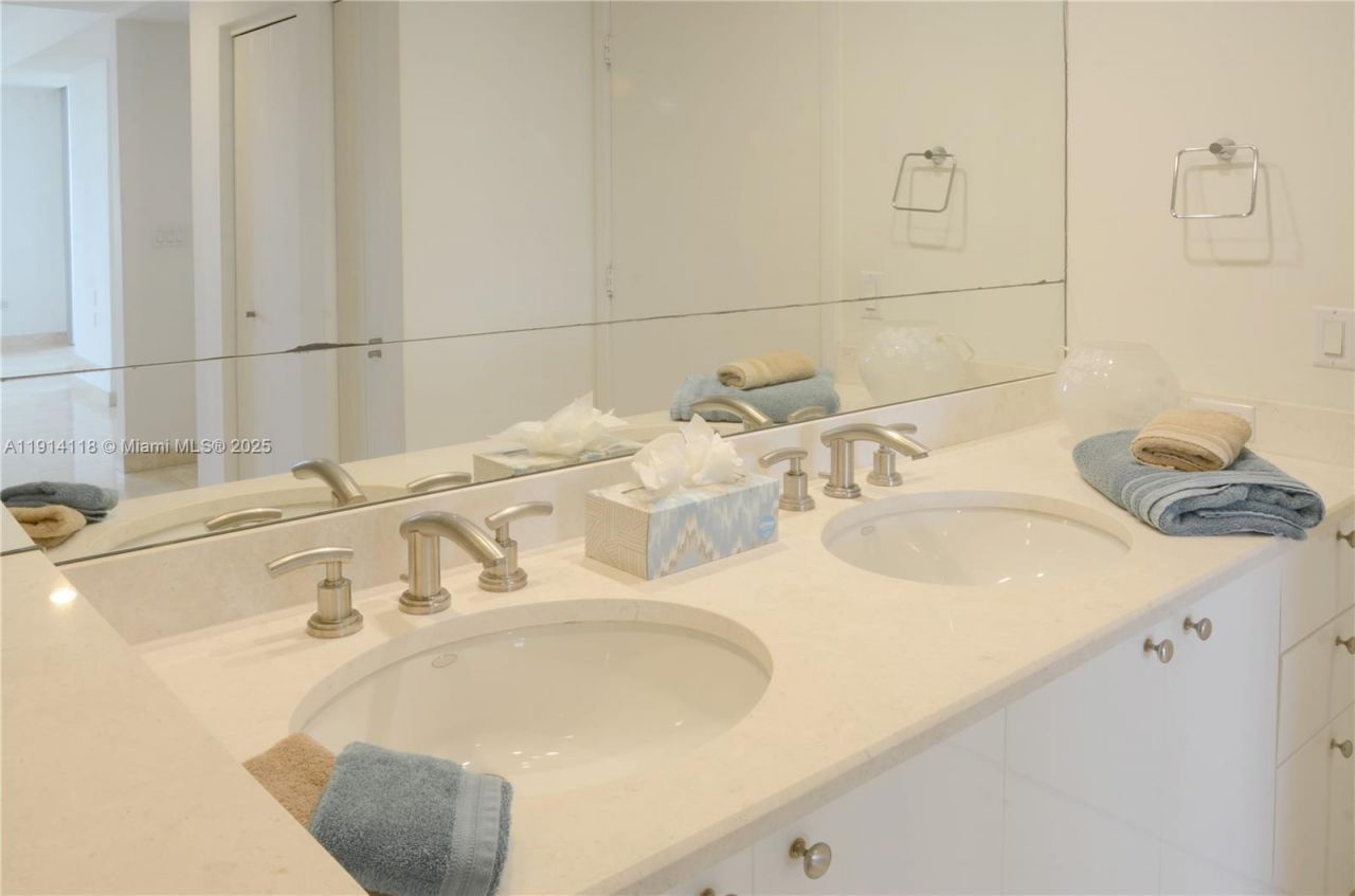 901 Brickell Key Blvd, Unit 705, Miami, FL 33131 Photo