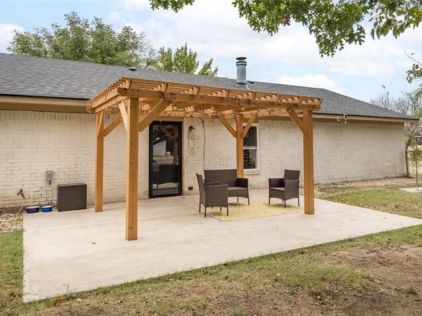 104 Sherry Lynn Drive, China Spring, TX 76633