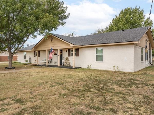 104 Sherry Lynn Drive, China Spring, TX 76633
