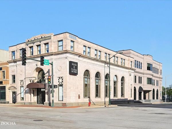 202 W Main Street, Unit 202, St. Charles, IL 60174