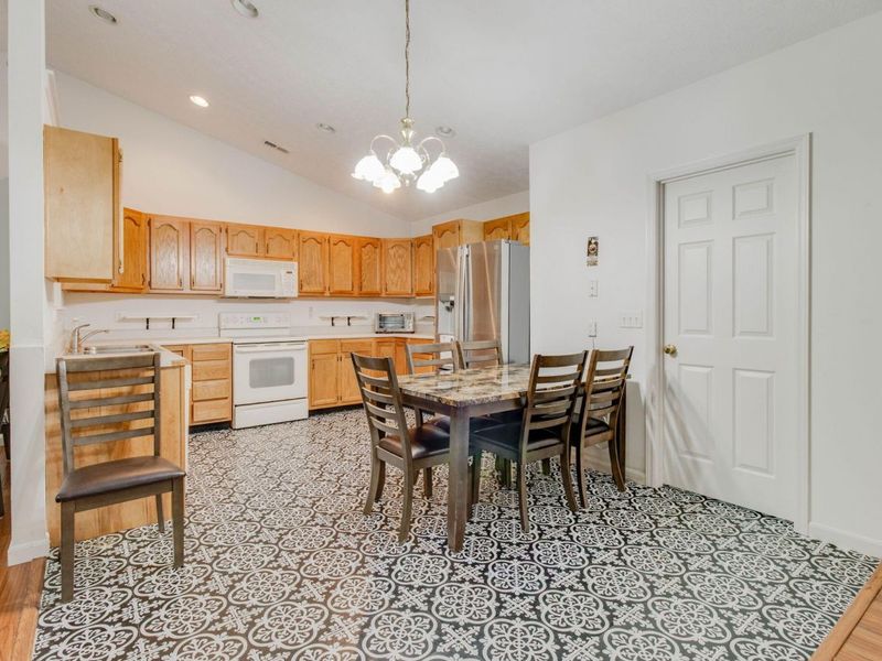 4214 Pheasant Court, Huber Heights, OH 45424 Photo 4