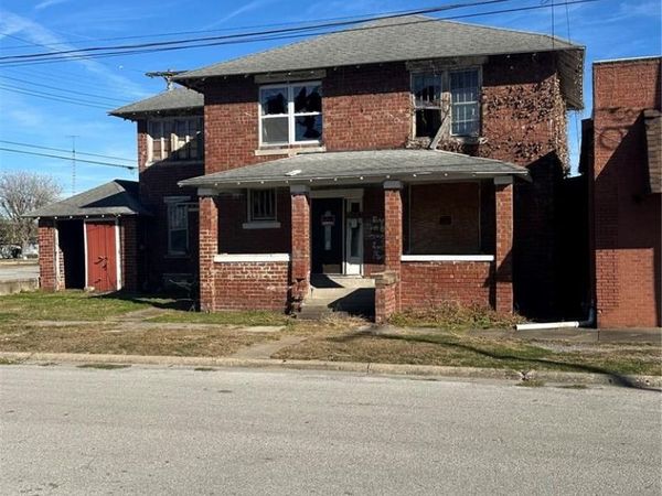 104 N Maple St, Christopher, IL 62822