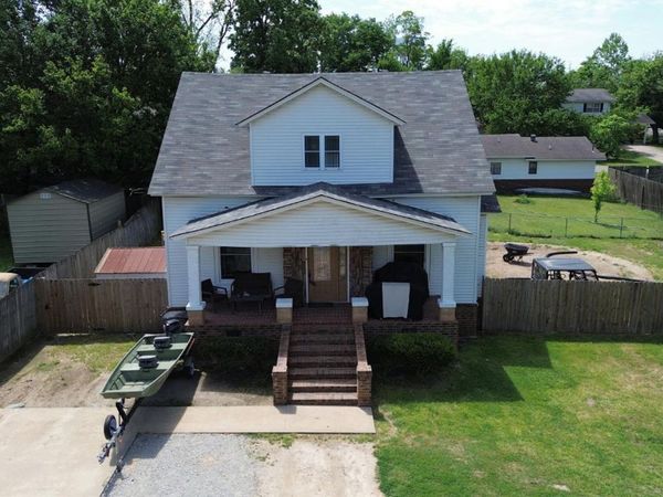 1210 W Emerson Street, Paragould, AR 72450