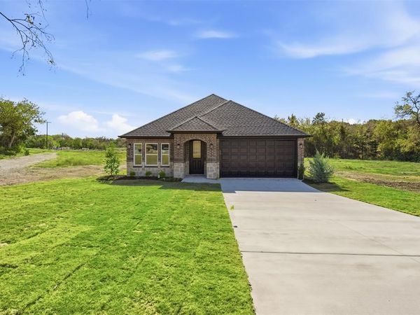 412 E Ball Street, Tom Bean, TX 75491